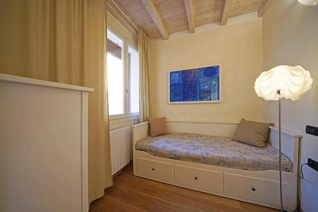L'Orologio Apartment Salo 0*,